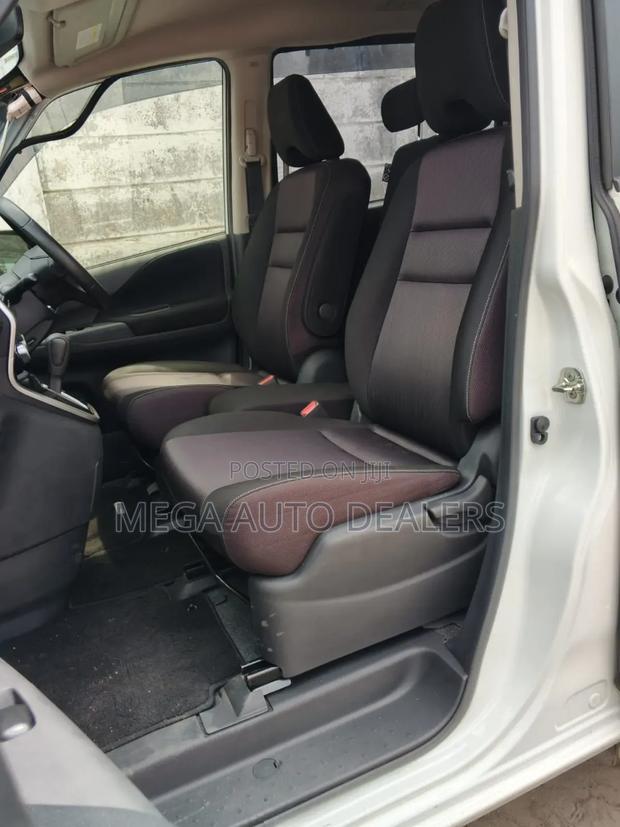 Nissan Serena 2018 White
