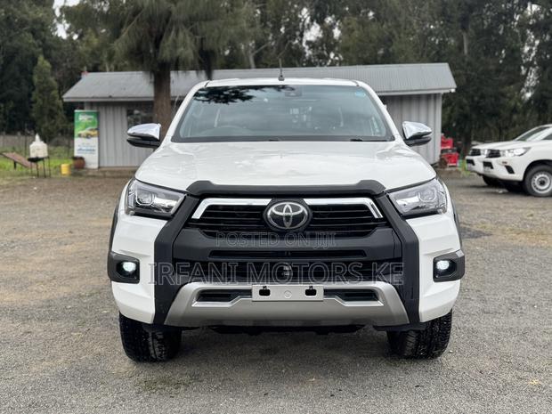 Toyota Hilux Revo Double Cab Deisel 2.4 AWD 2019 White
