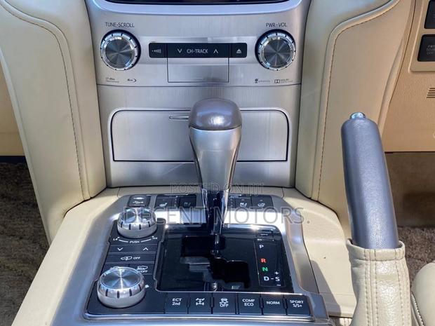 Toyota Land Cruiser 4.6 V8 ZX 2019 Black