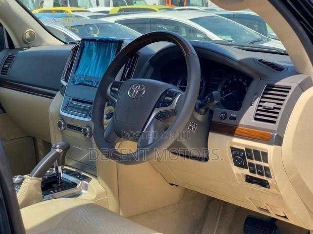 Toyota Land Cruiser 4.6 V8 ZX 2019 Black