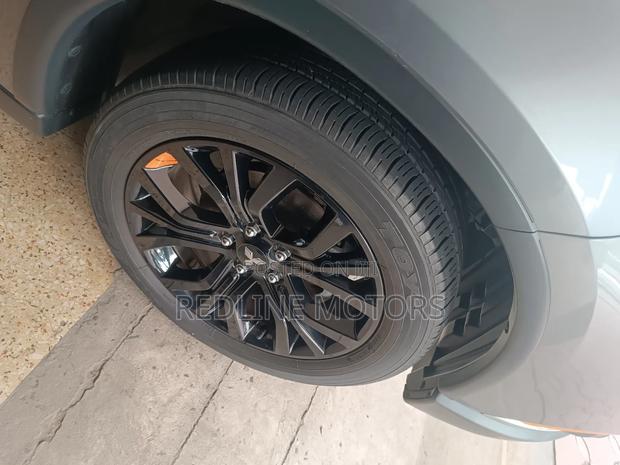 Mitsubishi Outlander 2018 Gray