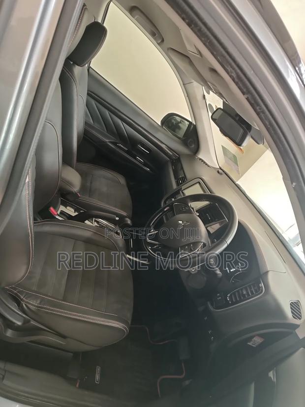 Mitsubishi Outlander 2018 Gray