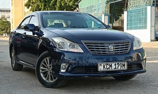 Toyota Crown 2010 Blue