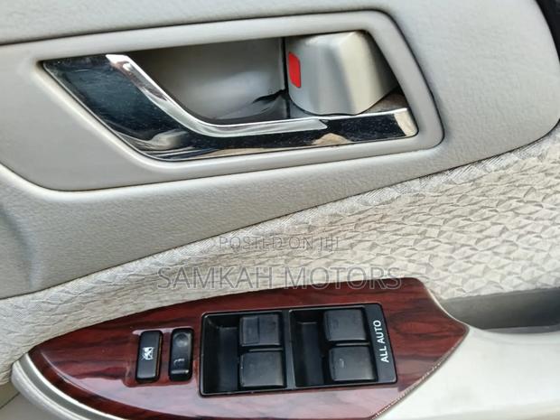 Toyota Crown 2010 Blue
