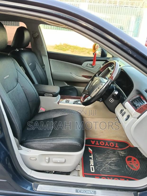 Toyota Crown 2010 Blue