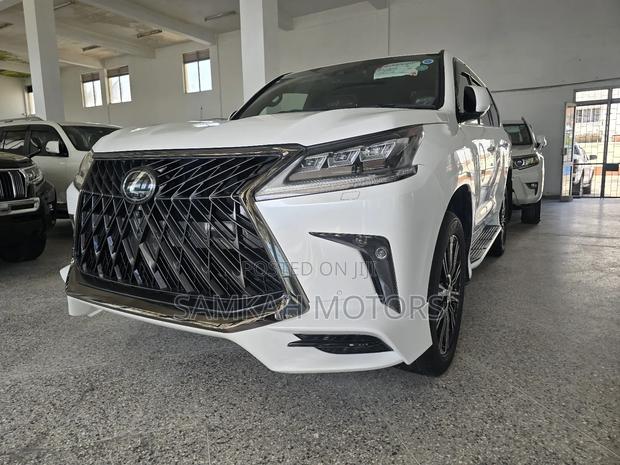 Lexus LX 2020 White