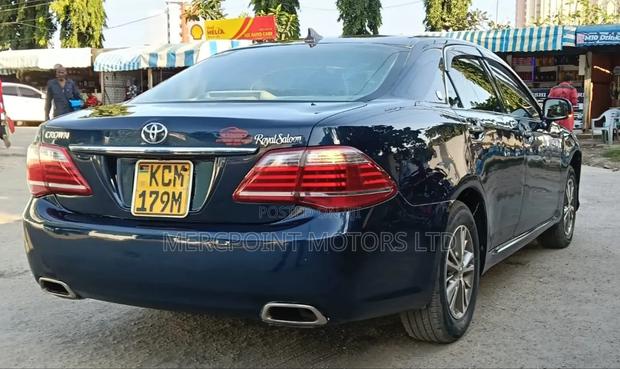 Toyota Crown 2011 Blue