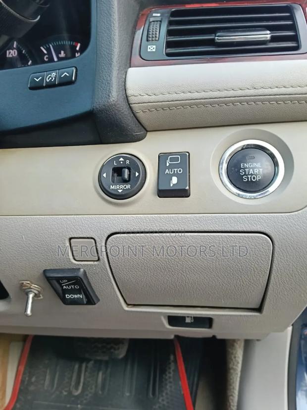 Toyota Crown 2011 Blue