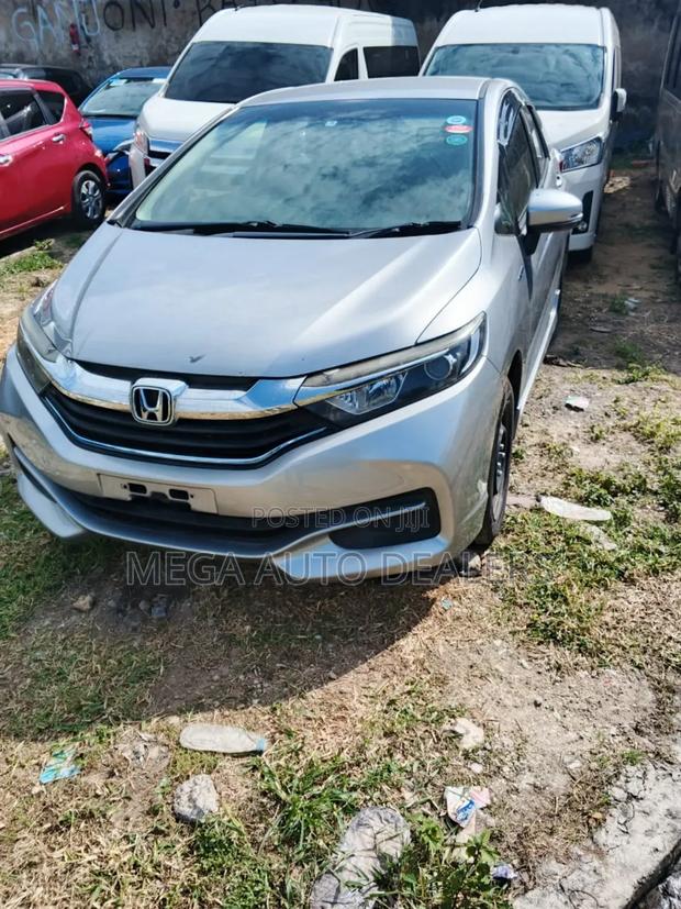 Honda Fit Shuttle 2018 Gray