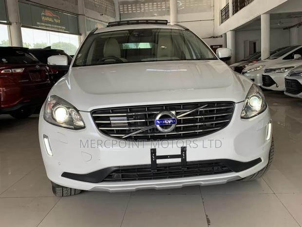 Volvo XC60 T5 Momentum AWD 2018 White