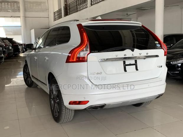 Volvo XC60 T5 Momentum AWD 2018 White