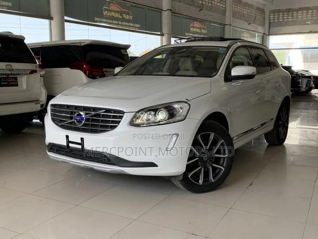 Volvo XC60 T5 Momentum AWD 2018 White