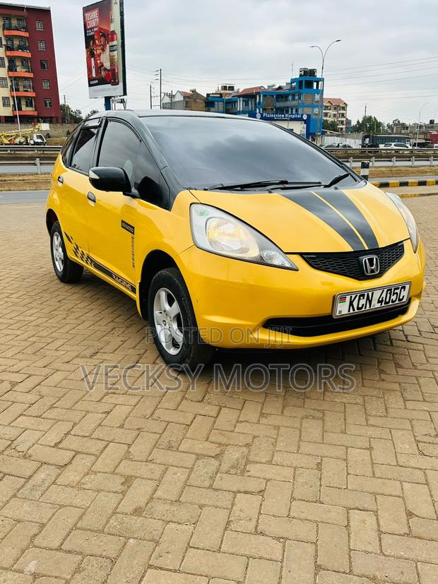 Honda Fit 2010 Yellow