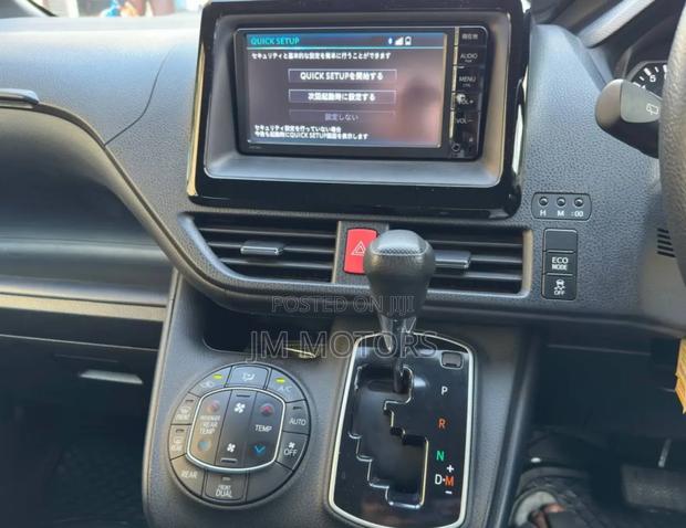 Toyota Noah 2016 Gray