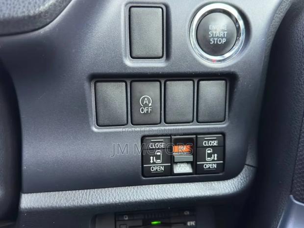Toyota Noah 2016 Gray