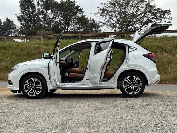 Honda Vezel 2018 White