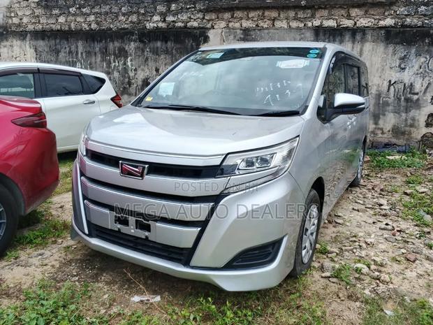 Toyota Noah 2019 Silver