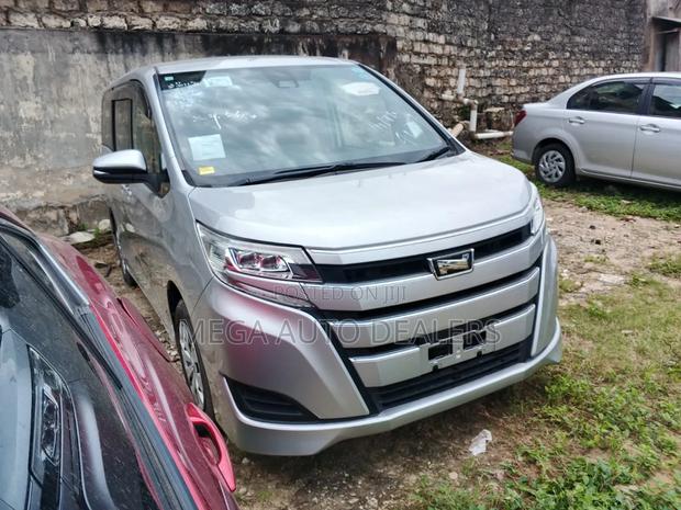 Toyota Noah 2019 Silver