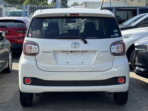 Toyota Passo 2019 White