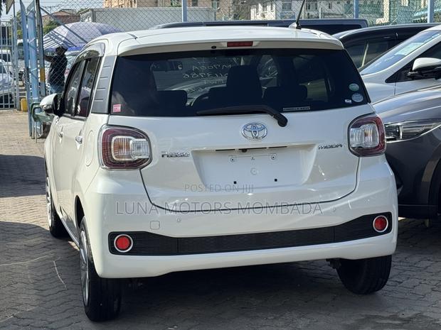 Toyota Passo 2019 White