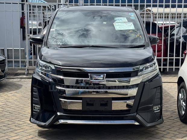 Toyota Noah 2019 Blue