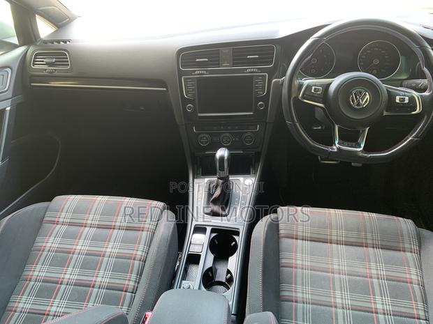 Volkswagen Golf TSI SE FWD 2018 White