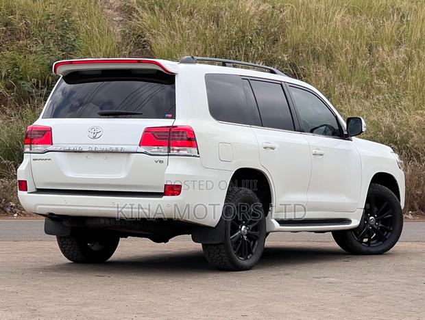 Toyota Land Cruiser 2018 White