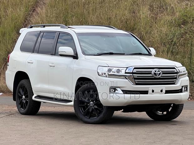 Toyota Land Cruiser 2018 White