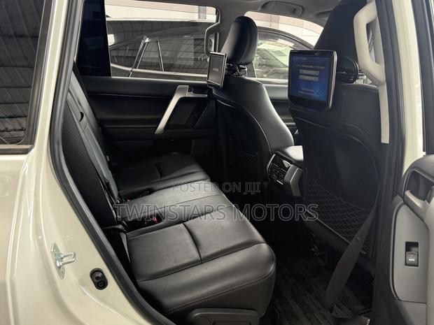 Toyota Land Cruiser Prado 2.7 2018 White