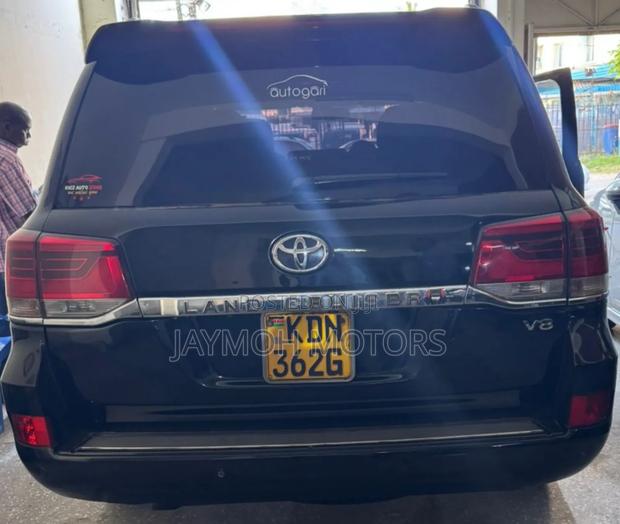 Toyota Land Cruiser 2016 Black