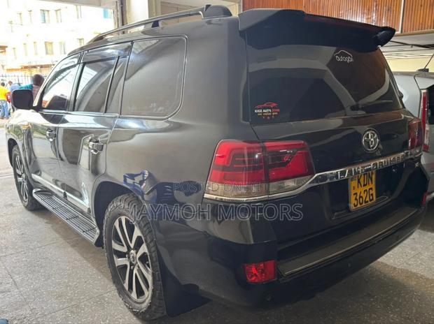 Toyota Land Cruiser 2016 Black
