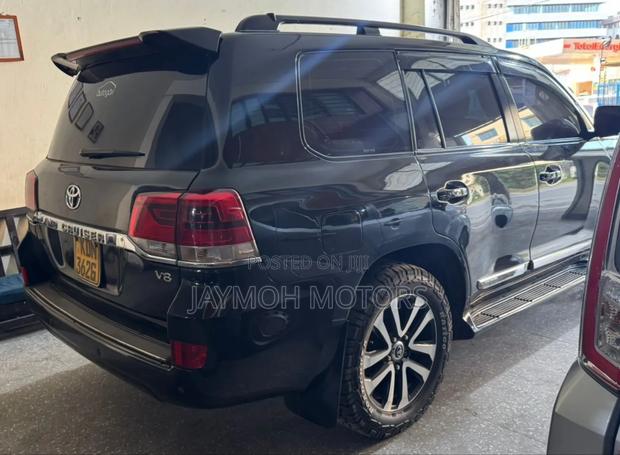 Toyota Land Cruiser 2016 Black