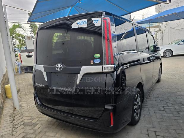 Toyota Esquire 2.0 FWD (7 seater) 2018 Black