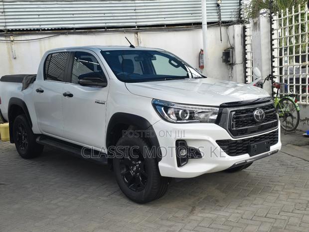 Toyota Hilux Revo Double Cab Deisel 2.4 AWD 2019 White