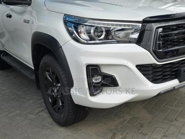 Toyota Hilux Revo Double Cab Deisel 2.4 AWD 2019 White