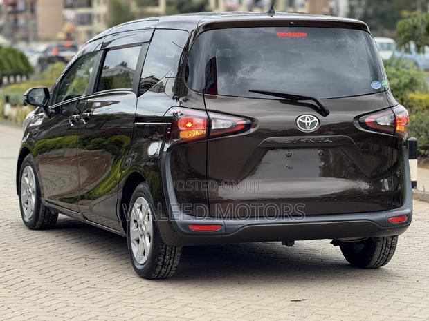 Toyota Sienta 2018 Brown