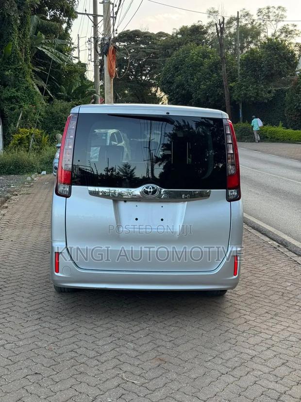 Toyota Noah 2019 Silver