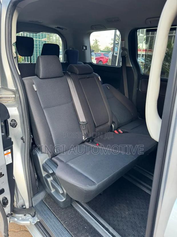Toyota Noah 2019 Silver