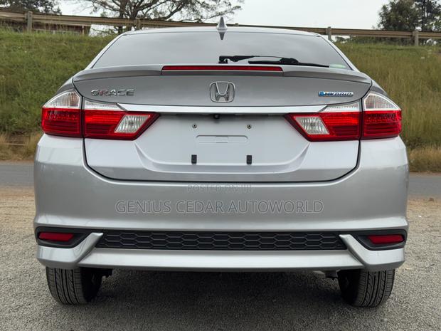 Honda Grace 2018 Silver