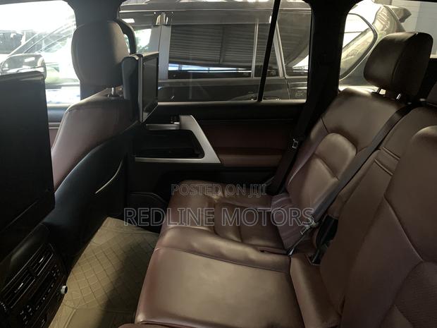 Toyota Land Cruiser 4.6 V8 ZX 2019 Brown