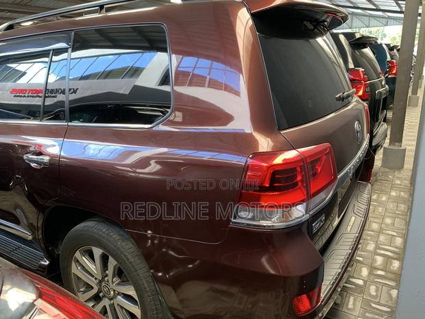 Toyota Land Cruiser 4.6 V8 ZX 2019 Brown