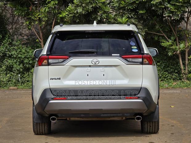 Toyota RAV4 2019 White