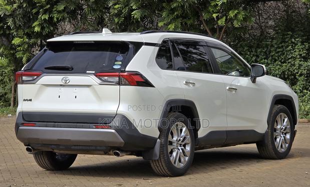Toyota RAV4 2019 White