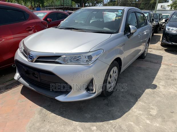 Toyota Axio 1.5 Hybrid 2WD 2018 Silver