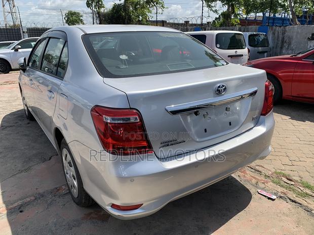 Toyota Axio 1.5 Hybrid 2WD 2018 Silver