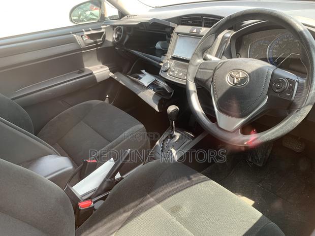 Toyota Axio 1.5 Hybrid 2WD 2018 Silver