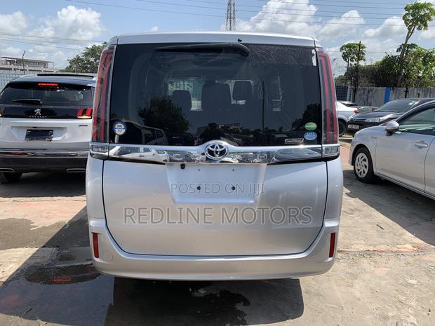 Toyota Noah 2.0 FWD (7 Seater) 2018 Silver