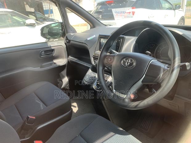 Toyota Noah 2.0 FWD (7 Seater) 2018 Silver