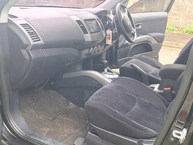 Mitsubishi Outlander 2012 Black