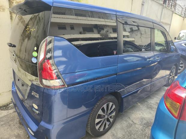 Nissan Serena 2018 Blue